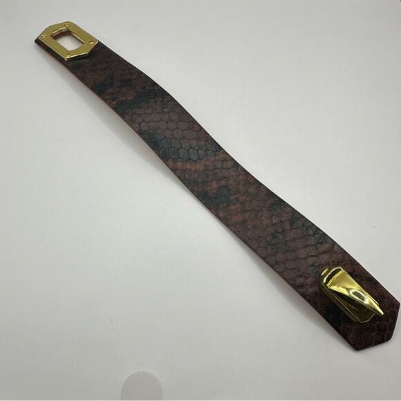 Vince Camuto Bracelet Snakeskin Gold Turnkey Clasp Punk Steampunk Retro - Picture 12 of 14